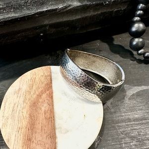 LAST DAY AT THIS PRICE‼️Free people silver bangle